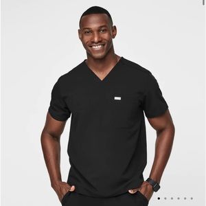 Classic black figs scrub top